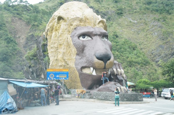 Random lion head we saw on our drive back to Manila