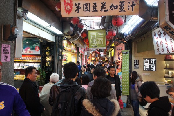 We walked through the crowded Jiufen market