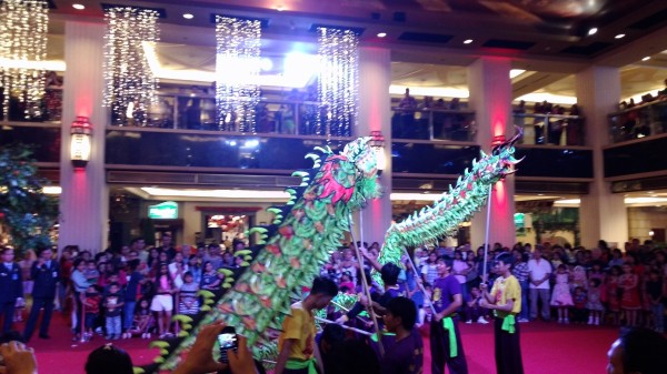 In the evening we went to Grand Indonesia Mall where there were "Chinese New Year shows"