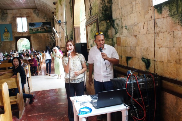 During the wedding they had live singers and a chruch choir