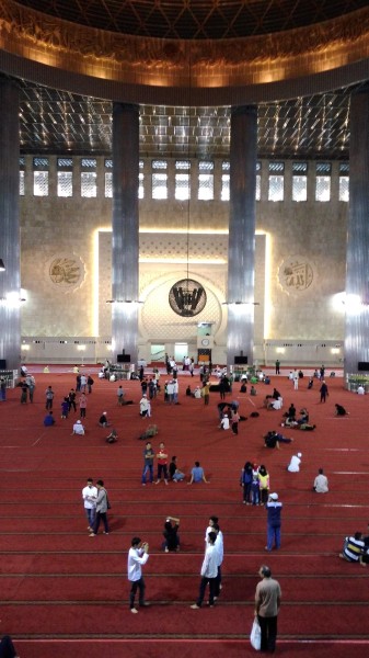 People still enjoying their time at the mosque after the noon prayer...and it was packed for that Friday noon prayer