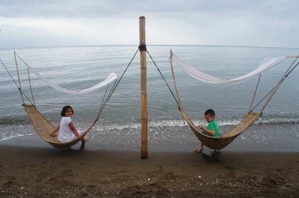 After 12 hours in the car the kids just wanted to hang out by the beach and especially on these hammocks. And luckily there were other kids from Kalani's school at the same resort so they all had someone to play with