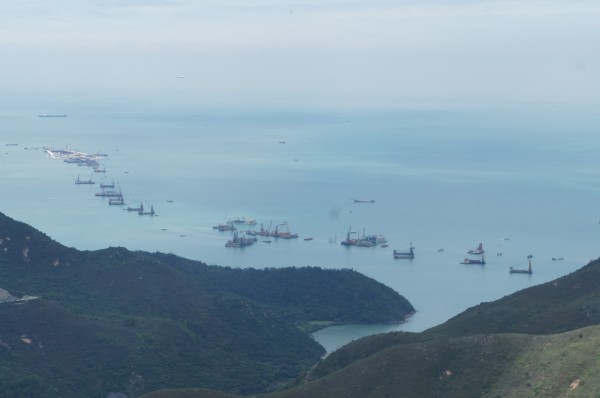 From the cable car we could see construction of a bridge that will give another access to mainland China