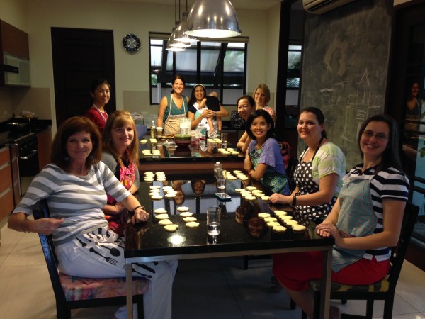 My uncle had to go to Taiwan for work for a couple of days, so my aunt and I did some girls things. Like take a sugar cookie decorating class with some of my friends.