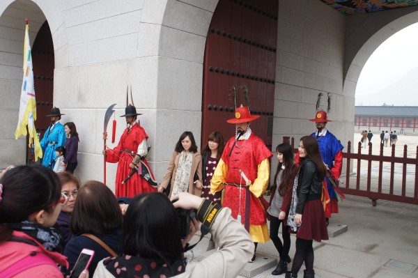 Royal Guards with tourists at Gwanghwanum gate at Gyeongbokgung Palace