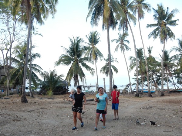 We took the family to the nearby beach where our family lives.