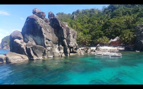 We had lunch here and also went to the turtle sanctuary nearby to snorkel with some turtles.